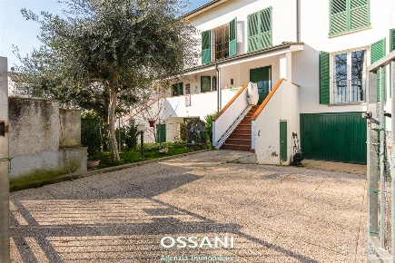 Foto Villa a schiera in VIA MEZZENO, Faenza di 200 m² con 5 locali