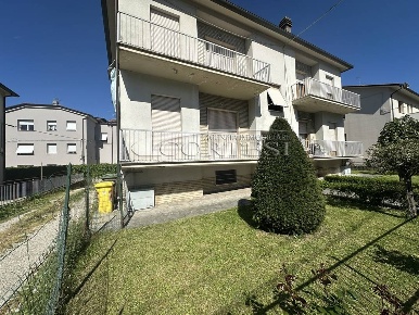 Foto Appartamento a Città di Castello di 80 m² con 6 locali in vendita