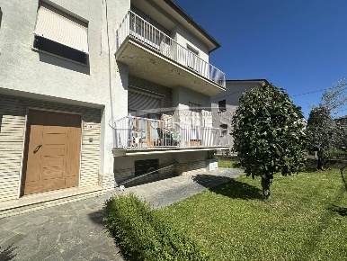 Foto Appartamento a Città di Castello di 80 m² con 6 locali in vendita