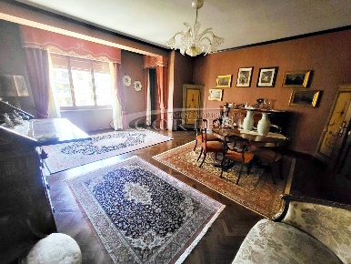 Foto Appartamento in Via Cino da Pistoia, Perugia di 140 m² con 6 locali