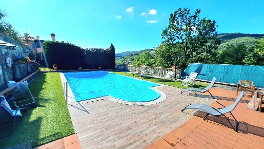 Foto Villa unifamiliare a Londa di 505 m² con 15 locali in vendita