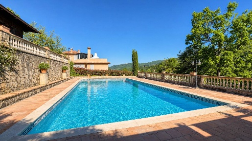 Foto Villa unifamiliare a Londa di 505 m² con 15 locali in vendita