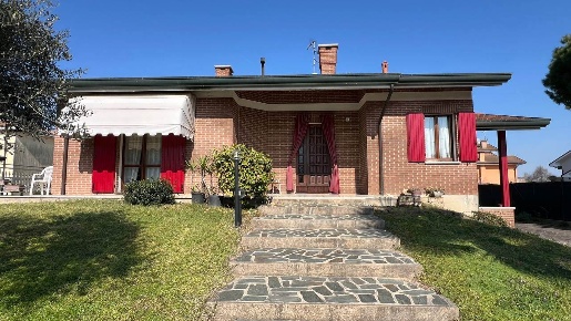 Foto Casa indipendente a Solesino Centro di 300 m² con 12 locali in vendita