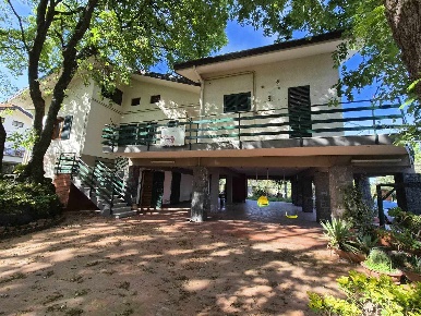 Foto Appartamento a Aci Sant'Antonio di 405 m² con 8 locali in vendita