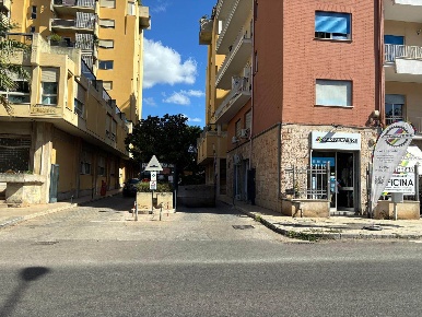 Foto Garage in via imperatore federico  70, Palermo Fiera di 14 m²