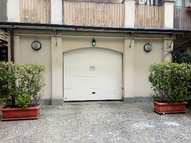 Foto Garage in VIA SAN MASSIMO  45, Torino Via della Rocca di 10 m²