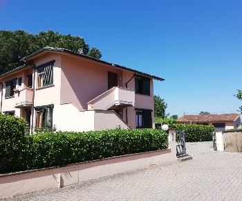 Foto Villa bifamiliare a Fucecchio San Pierino di 345 m² con 14 locali