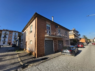 Foto Casa indipendente a San Severino Marche Centro di 214 m² con 5 locali