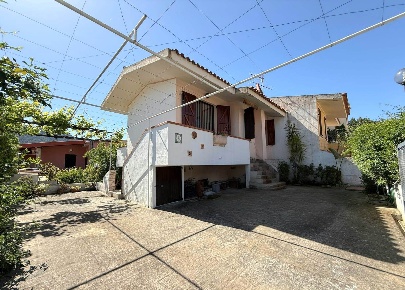 Foto Casa indipendente a Sinnai di 60 m² con 3 locali in vendita