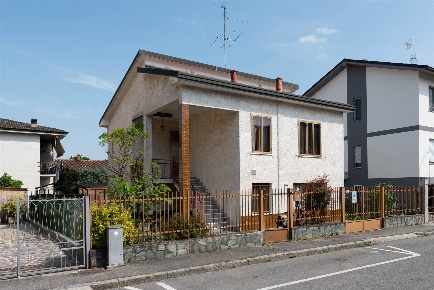Foto Villa unifamiliare in VIA CAGLIARI  29, Melzo di 80 m² con 3 locali