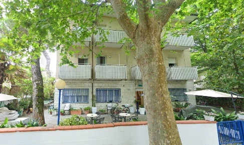 Foto Hotel a Cervia di 700 m² con 12 locali in vendita
