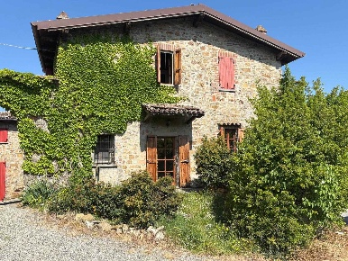 Foto Case semi ndipendenti a Piozzano di 185 m² con 4 locali in vendita