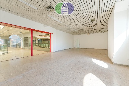 Foto Negozio in Via Dante Alighieri 5, Mira Mira Taglio di 90 m² in vendita