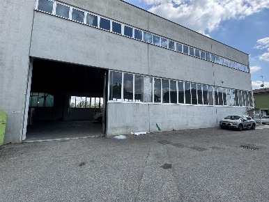 Foto Capannone industriale a Cantù Vighizzolo, Cascina Varenna di 1750 m²