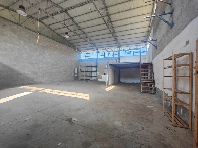 Foto Laboratorio a Sarzana Crociata di 180 m² con 1 locali in affitto