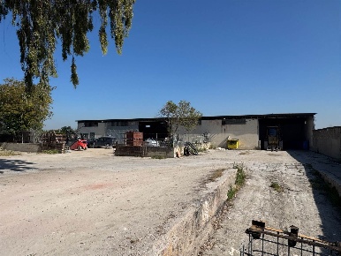 Foto Capannone industriale a Pomigliano d'Arco Centro di 300 m² in vendita