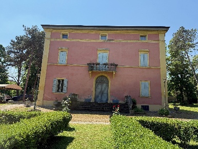 Foto Villa unifamiliare a Castel San Pietro Terme di 1919 m² con 19 locali