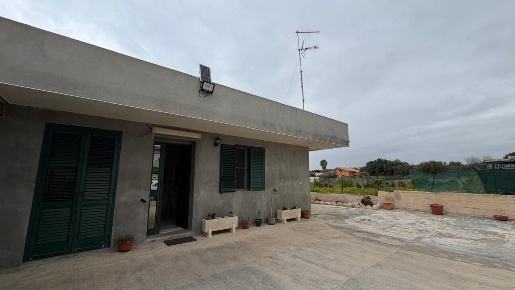 Foto Villa unifamiliare in Via del Sambuco, Pozzallo di 160 m² con 5 locali