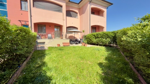 Foto Appartamento in Via Del Dosso, Mairano di 117 m² con 3 locali