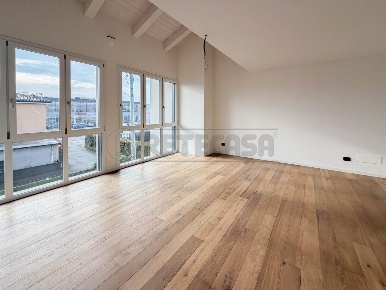 Foto Appartamento in Via A. Doria, Creazzo Centro di 200 m² con 7 locali