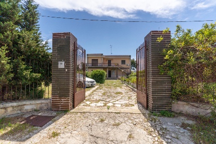 Foto Villa unifamiliare in Via Camaiore 2, Lecce San Cataldo di 458 m²