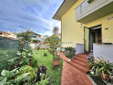 Foto Villa a schiera in Via Treviso 20, Massa Marina di Massa Centro