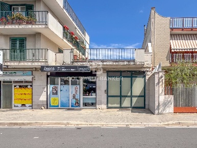 Foto Posti auto in Viale Virgilio 93, Andria Inps - Trinità di 720 m²