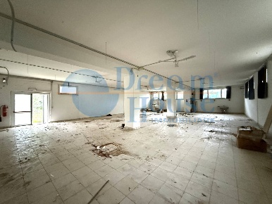 Foto Capannone industriale in SS 81, Teramo Centro di 450 m² in vendita