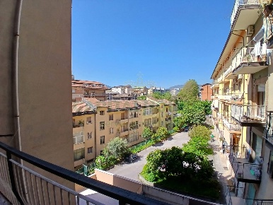 Foto Appartamento in Via Beata Francesca, Avellino di 191 m² con 4 locali