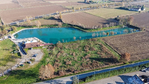 Foto Locale commerciale in Strada Soncinese, Romano di Lombardia di 366 m²