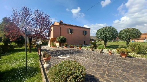 Foto Villa unifamiliare in Via Fosso Del Lupo, Anagni di 200 m² in vendita