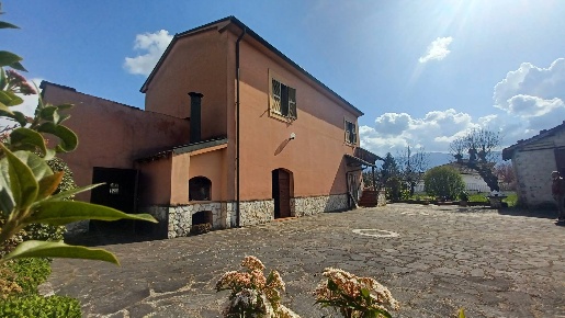 Foto Villa unifamiliare in Via Fosso Del Lupo, Anagni di 200 m² in vendita