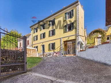 Foto Casa indipendente in frazione Ronchi 92, Mornico Losana di 424 m²