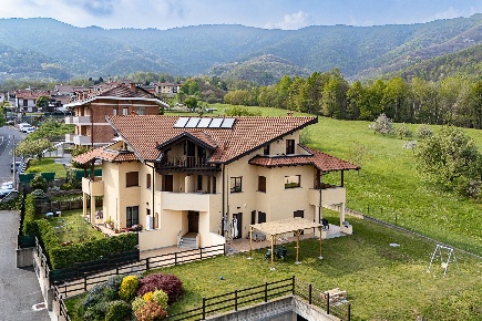 Foto Appartamento in Via Villagrande 45, Coazze di 92 m² con 5 locali