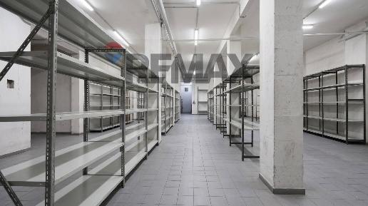 Foto Locale commerciale in Via Giovanni Daneo 118r, Genova Quezzi di 499 m²