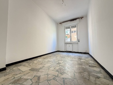 Foto Appartamento in Via Gaeta, Genova Oregina di 64 m² con 5 locali