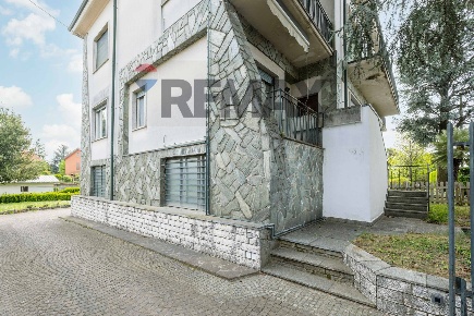 Foto Casa indipendente in Via Roma 63, Casatenovo Centro di 300 m²