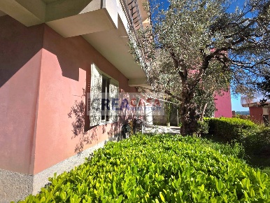 Foto Villa unifamiliare in c.da Postoleone, Graniti di 300 m² con 13 locali