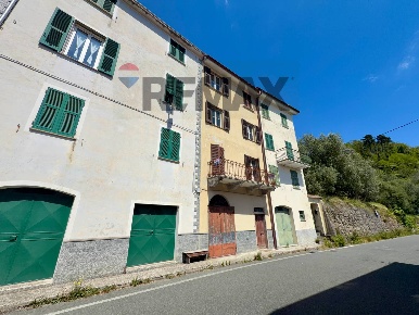 Foto Case semi ndipendenti a Castiglione Chiavarese Missano di 187 m²