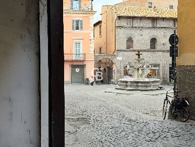Foto Locale commerciale in Via Orologio Vecchio 3, Viterbo di 300 m²