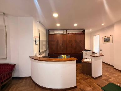 Foto Appartamento in Via Massimo D'azeglio 27/b, Palermo di 118 m²
