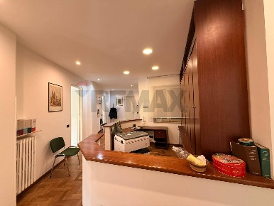 Foto Appartamento in Via Massimo D'azeglio 27/b, Palermo di 118 m²