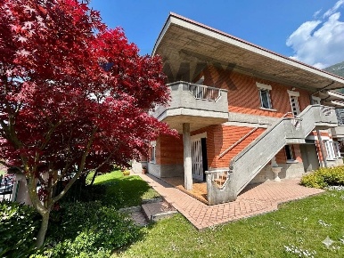 Foto Villa unifamiliare a Pisogne Centro di 220 m² con 6 locali in vendita