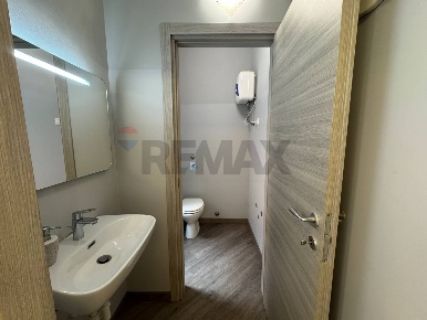 Foto Ufficio in Galleria Buenos Aires 13, Milano Morgagni di 74 m²
