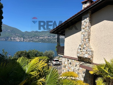 Foto Villa unifamiliare a Brenzone sul Garda Magugnano di 180 m² in vendita