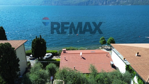 Foto Villa unifamiliare a Brenzone sul Garda Magugnano di 180 m² in vendita