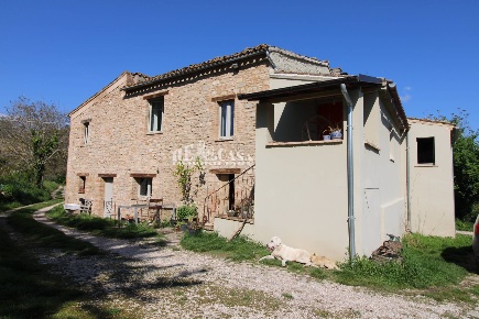 Foto Rustico in contrada torbitello, Rotella di 300 m² con 13 locali