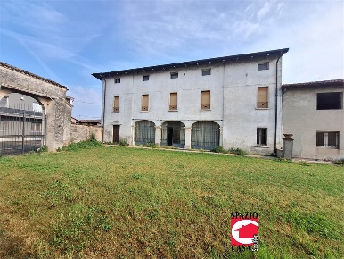 Foto Villa unifamiliare a Borgo San Giacomo Farfengo di 490 m² in vendita