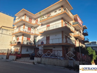 Foto Appartamento a Carini Centro di 170 m² con 5 locali in vendita