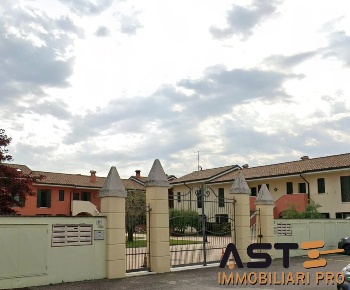 Foto Appartamento in Via Erino Girelli, Bussolengo con 4 locali in vendita